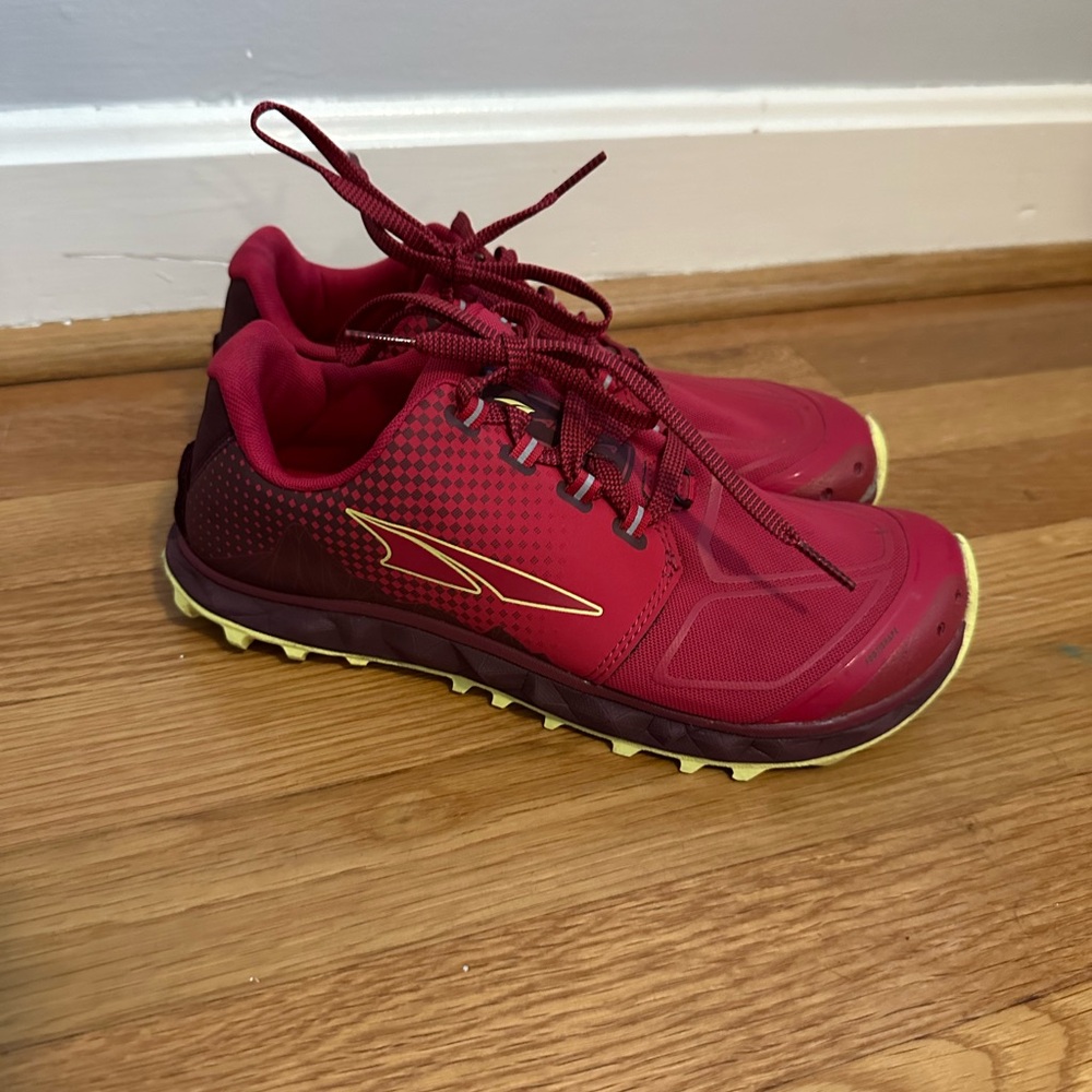 Altra Superior 4.5 Gaiter Trap Women Size 7.5 Raseberry Athletic Shoes